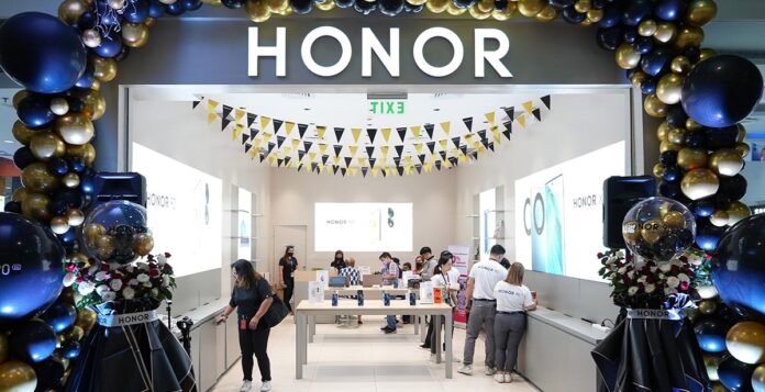 10th HONOR Experience Store opens  in SM Mall of Asia