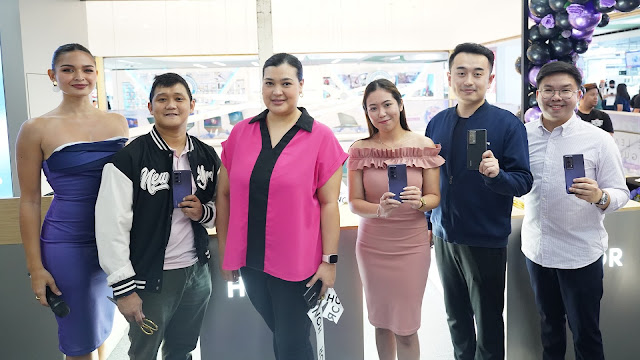 World’s Thinnest Foldable Phone HONOR Magic V2 Now Available, HONOR Opens New Experience Store at SM Megamall Cyberzone