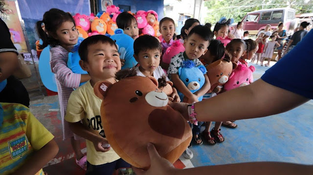 SM mallgoers donate record-breaking 50,000 Bears of Joy to kids in need