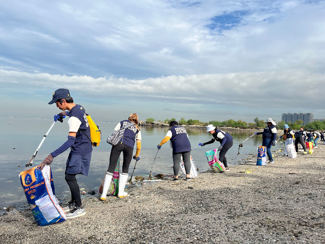 Sun Life Foundation promotes marine health with back-to-back coastal cleanups